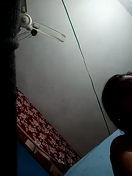 Snapshot of beutiful_hot chatting on November 2025 06:01:02 PM beutiful hot online show from November 2025 06:01:02 PM