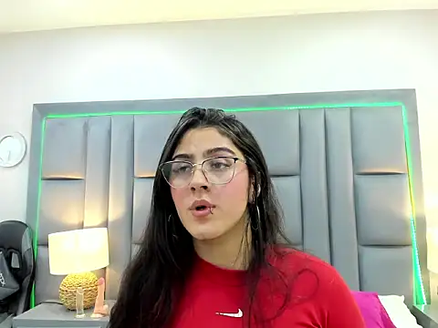 LuisaFranco online show from November 2025 04:16:01 AM