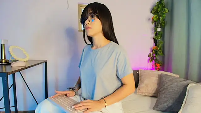 lizzy kane online show from November 2025 08:12:01 PM