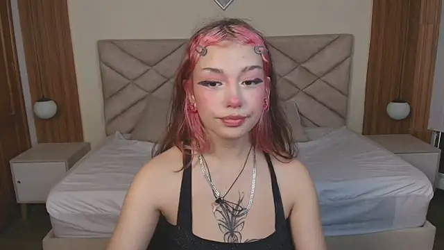 Laracooper  online show from February 2026 07:23:01 PM