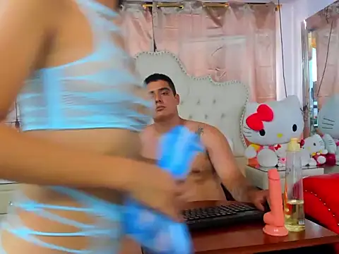 EmmaANDthomaz online show from December 2025 06:47:01 PM