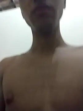 Snapshot of Thws1n chatting on November 2025 10:37:01 PM Thws1n online show from November 2025 10:37:01 PM