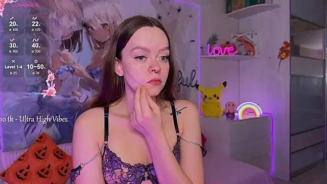 Snapshot of CheekySashaCharm chatting on November 2025 06:23:01 AM CheekySashaCharm online show from November 2025 06:23:01 AM