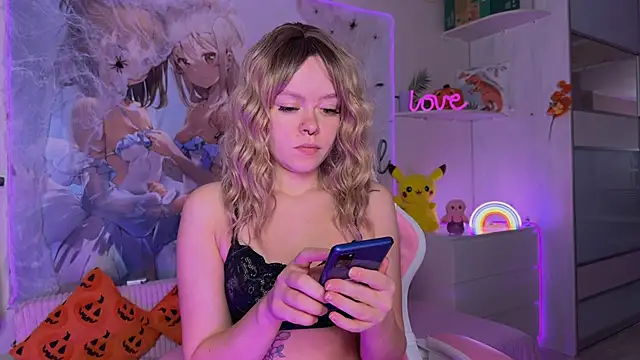 Snapshot of CheekySashaCharm chatting on November 2025 06:46:01 AM CheekySashaCharm online show from November 2025 06:46:01 AM