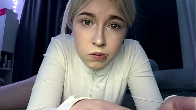 Snapshot of SexBIonde chatting on November 2025 03:22:01 PM SexBIonde online show from November 2025 03:22:01 PM