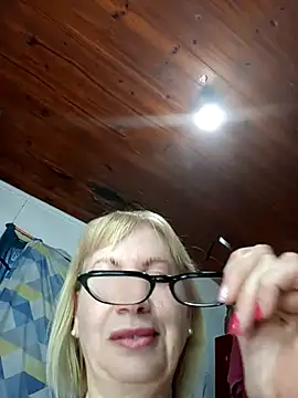 Snapshot of SexyMilf1211 chatting on November 2025 11:10:02 AM SexyMilf1211 online show from November 2025 11:10:02 AM