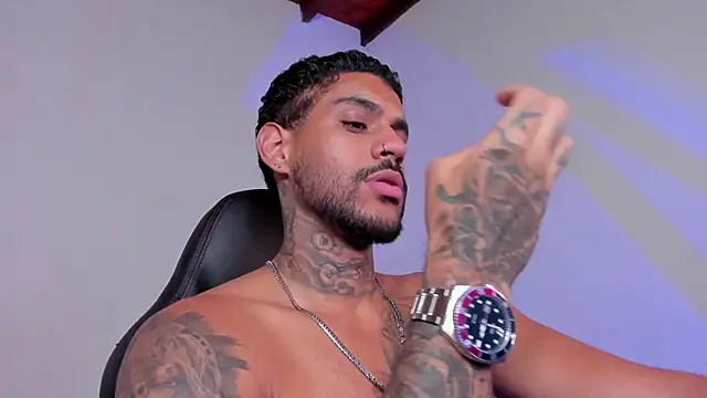 LuigiVitale 1 online show from November 2025 01:55:01 PM