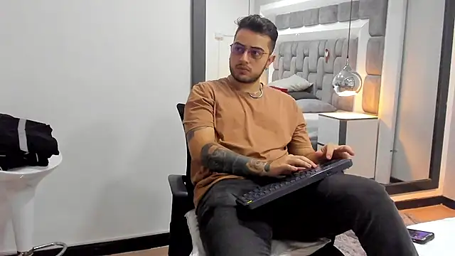 Ethan Greys online show from November 2025 03:38:02 AM