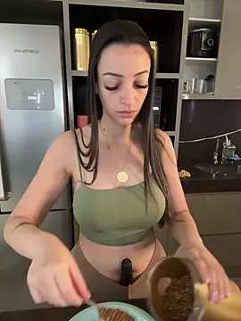 Snapshot of BelleRune chatting on February 2025 11:33:02 AM BelleRune online show from February 2025 11:33:02 AM