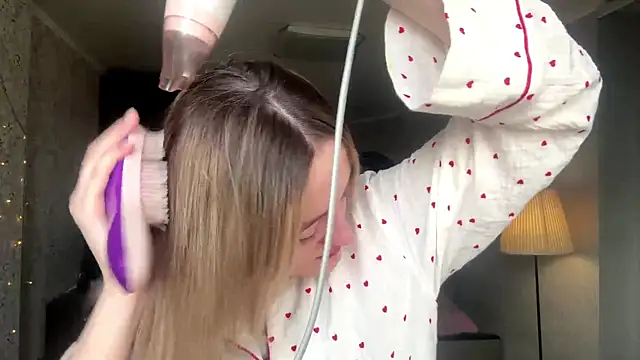 Emily lyy online show from November 2025 09:42:02 AM