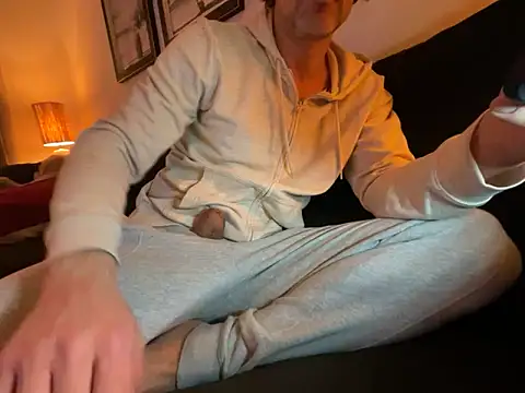 Snapshot of Brandonn1989amateur chatting on December 2025 09:43:02 PM Brandonn1989amateur online show from December 2025 09:43:02 PM