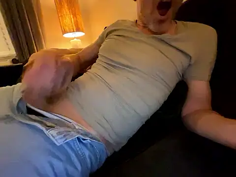 Snapshot of Brandonn1989amateur chatting on January 2026 10:14:02 PM Brandonn1989amateur online show from January 2026 10:14:02 PM