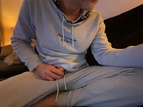 Snapshot of Brandonn1989amateur chatting on February 2026 09:35:01 PM Brandonn1989amateur online show from February 2026 09:35:01 PM