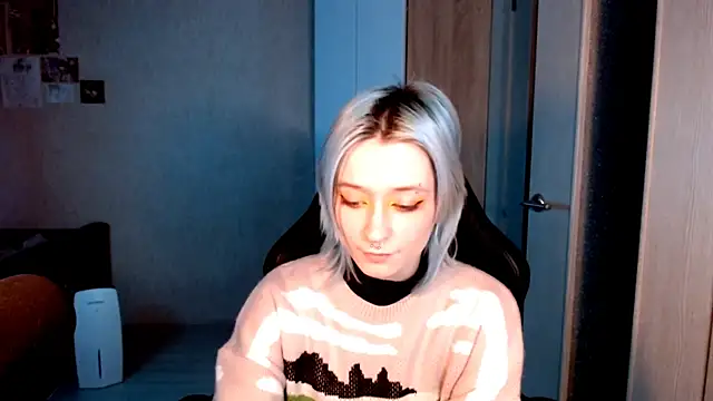 SophiaLur online show from November 2025 03:23:01 PM