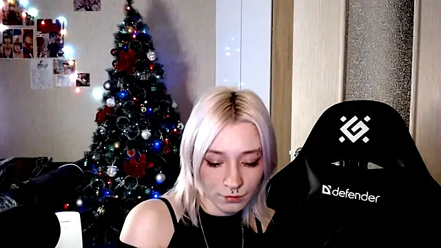 SophiaLur online show from December 2025 04:34:02 PM