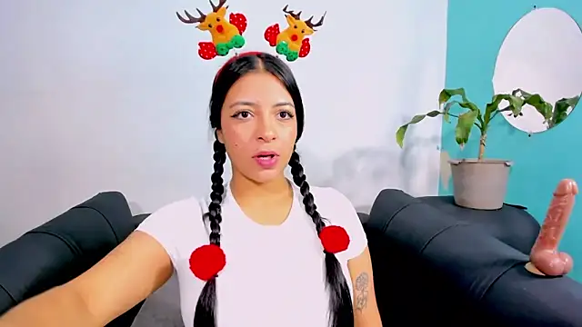 evelisse  online show from December 2025 03:57:01 AM