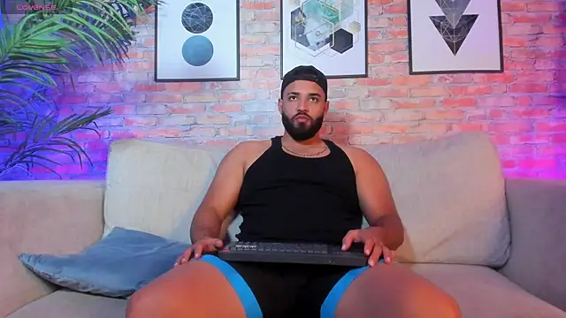 Snapshot of Chris_Varden chatting on December 2025 07:45:02 PM Chris Varden online show from December 2025 07:45:02 PM