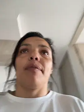 LaraDanverss online show from April 2026 09:01:01 PM