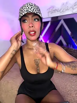 Fiorella Bossh  online show from November 2025 07:07:02 PM