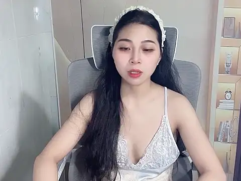 Lousii online show from December 2025 12:25:02 PM