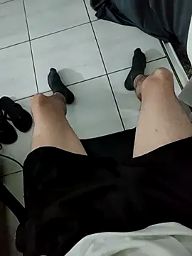 Snapshot of bnnzin chatting on November 2025 10:37:02 PM bnnzin online show from November 2025 10:37:02 PM