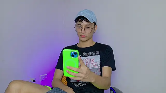 Snapshot of andrew_dann chatting on November 2025 03:53:02 AM andrew dann online show from November 2025 03:53:02 AM