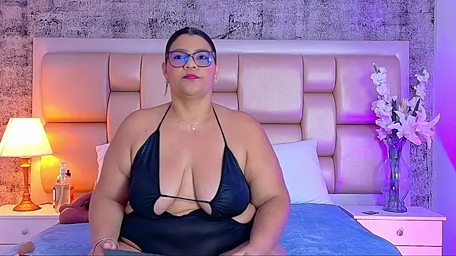 SelennaCooper online show from April 2026 11:37:01 AM