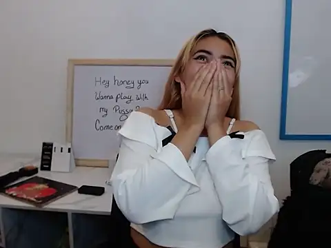 KloeeCavallier online show from February 2026 05:11:01 PM