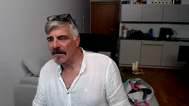 Buidapest online show from January 2026 10:58:02 PM