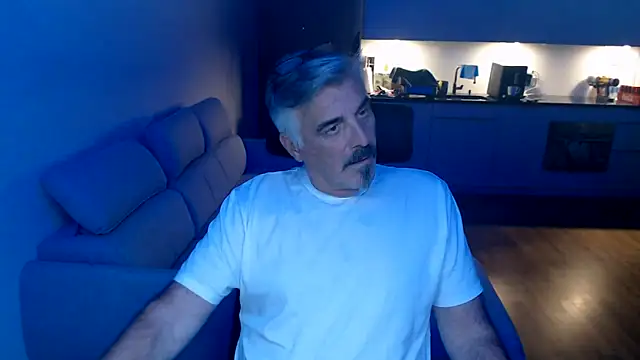 Buidapest online show from February 2026 03:10:02 PM