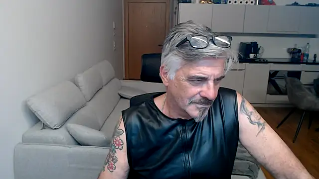 Buidapest online show from February 2026 04:27:01 AM