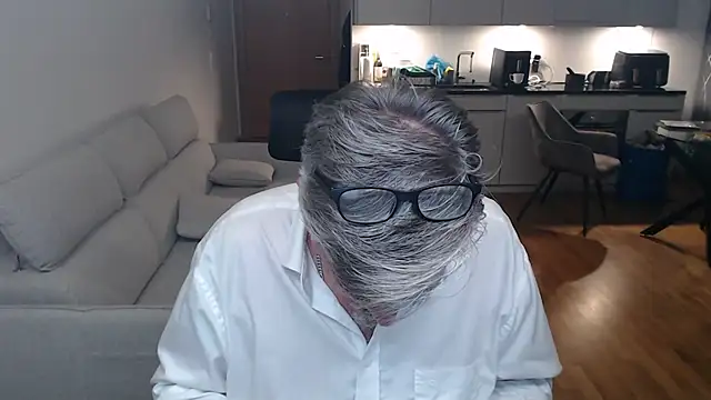 Buidapest online show from April 2026 02:53:01 AM