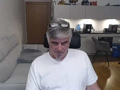 Buidapest online show from April 2026 12:21:02 PM