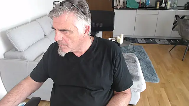 Buidapest online show from April 2026 01:14:01 PM