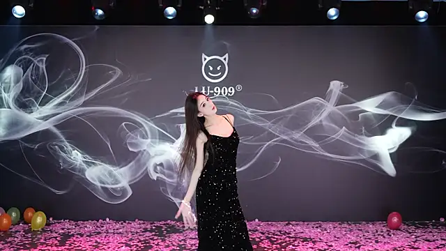 Snapshot of LU-909 chatting on December 2025 08:12:01 AM LU-909 online show from December 2025 08:12:01 AM