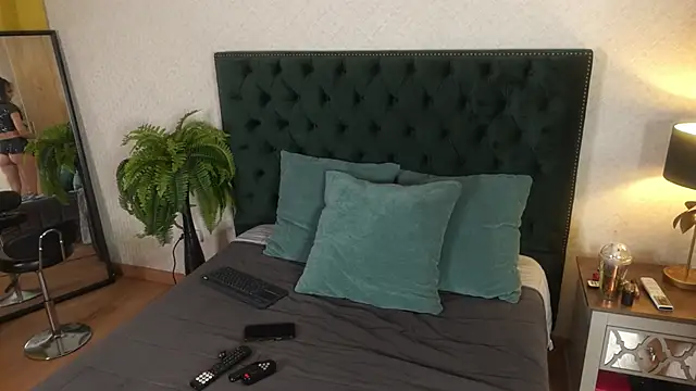 VitoriaCarusso online show from February 2026 10:22:01 PM