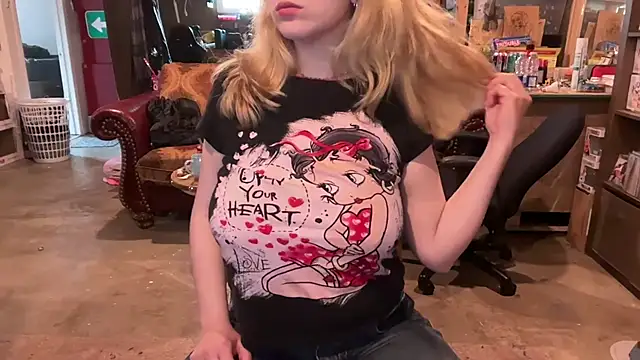 chaton blanche online show from March 2026 07:32:02 PM