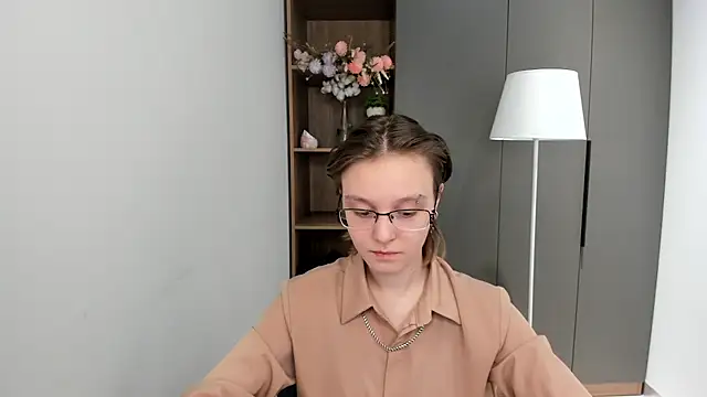 Snapshot of DelphaBoven chatting on November 2025 02:22:02 AM DelphaBoven online show from November 2025 02:22:02 AM