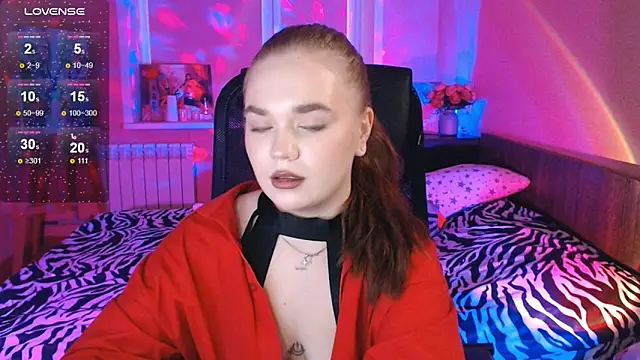 Snapshot of EmiRisse chatting on November 2025 12:27:01 PM EmiRisse online show from November 2025 12:27:01 PM