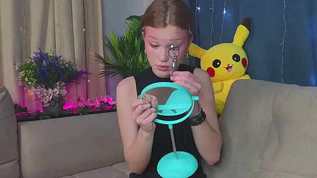 KarieBowery online show from December 2025 07:55:01 PM