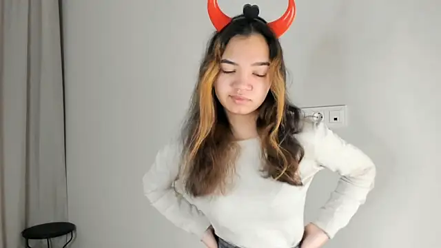 Snapshot of CoreenLuebbers chatting on November 2025 06:36:02 AM CoreenLuebbers online show from November 2025 06:36:02 AM