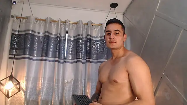 Snapshot of erick_garcia1 chatting on November 2025 06:40:01 PM erick garcia1 online show from November 2025 06:40:01 PM