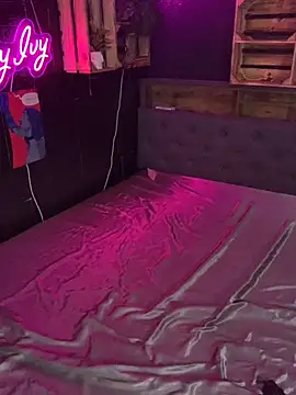 Shy-Ivy online show from November 2025 09:15:01 PM