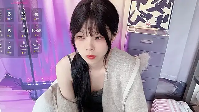 Snapshot of bunny-- chatting on December 2025 05:04:02 AM bunny-- online show from December 2025 05:04:02 AM