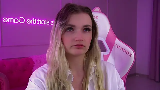 AnnyRaii online show from February 2026 06:30:01 PM