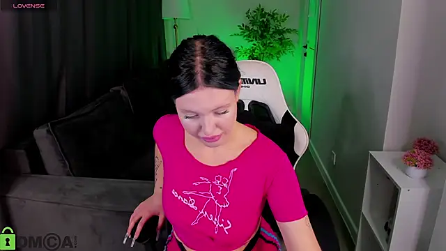 Eva lovevy online show from November 2025 09:09:01 AM