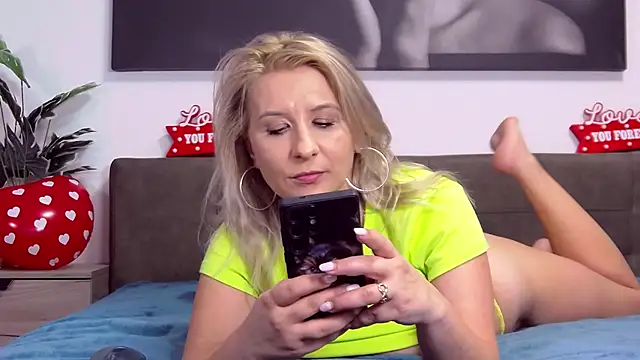 KaylinJan online show from February 2026 06:39:01 PM