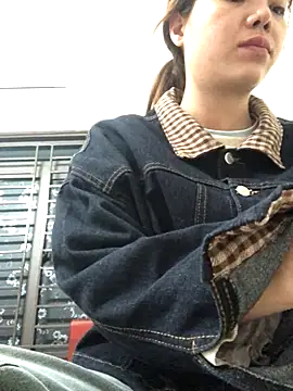 Snapshot of Miumiu95x chatting on December 2025 05:51:01 PM Miumiu95x online show from December 2025 05:51:01 PM