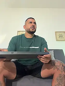 Snapshot of david10kc chatting on February 2026 03:21:02 PM david10kc online show from February 2026 03:21:02 PM