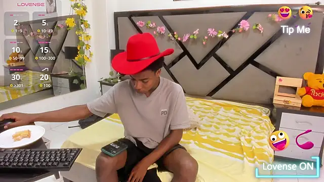 NoahJhonson69 online show from April 2026 12:31:01 PM